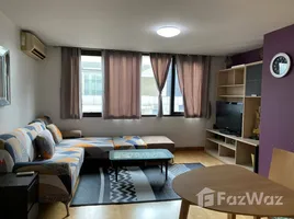 Regent Royal Place 1 - Photo 2