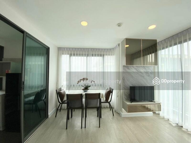 Metro Luxe Rose Gold Phaholyothin - Sutthisan