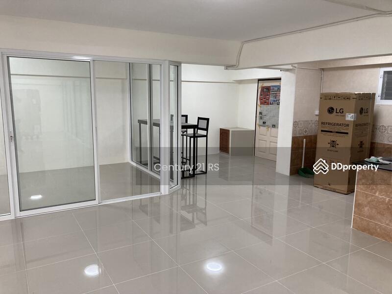 Ratchadamnoen Condominium - Photo 3