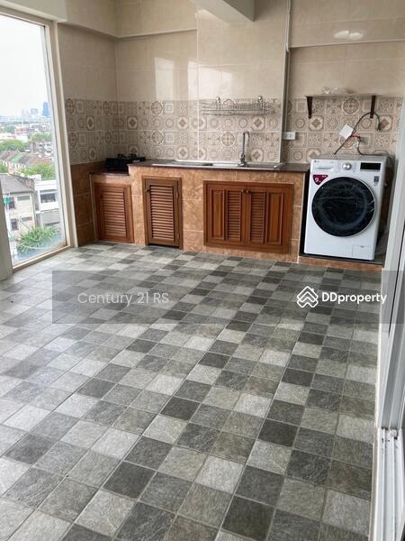 Ratchadamnoen Condominium - Photo 6