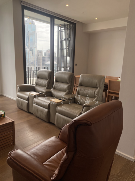 Muniq Langsuan, Bangkok