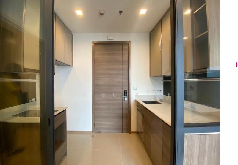 The Line Phahon-Pradipat, Bangkok