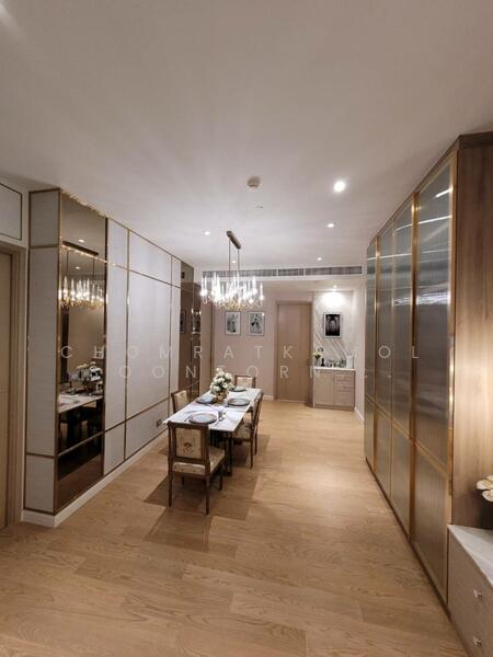 Magnolias Waterfront Residences, Bangkok