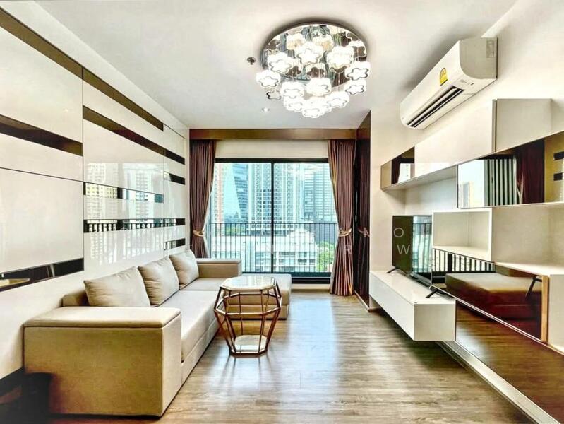 Rhythm Ekkamai, Bangkok