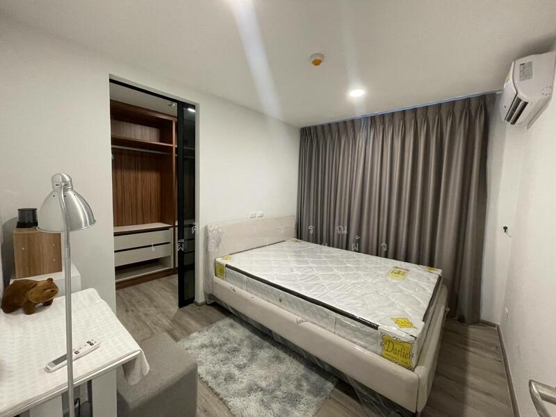 BEAT Bangwa Interchange, Bangkok