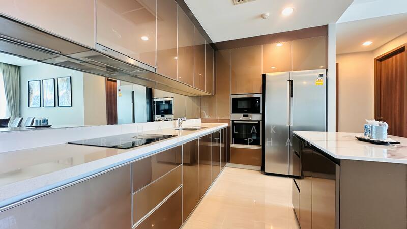 Menam Residences, Bangkok