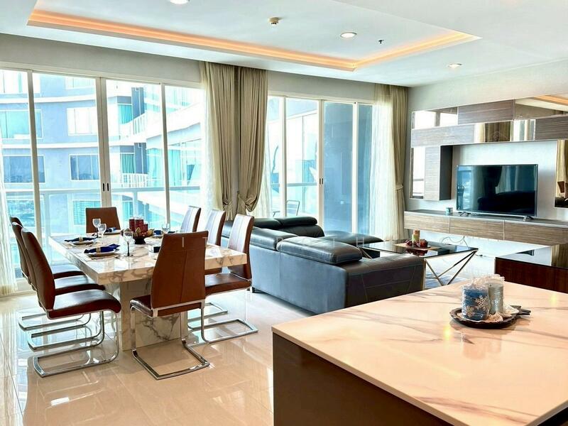 Menam Residences, Bangkok