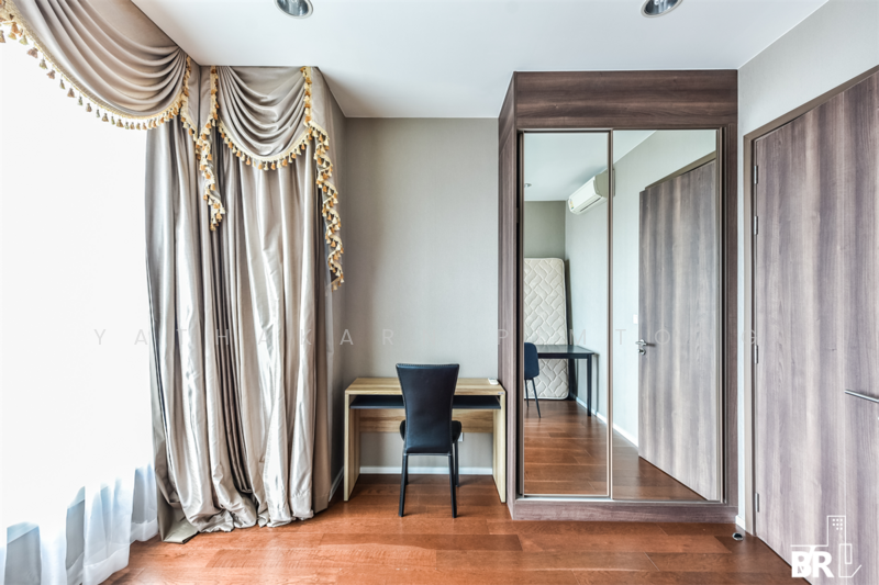 Menam Residences, Bangkok