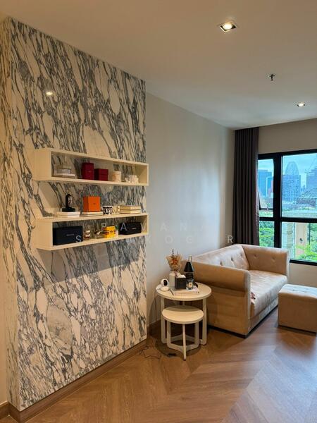 The Crest Phahonyothin 11, Bangkok