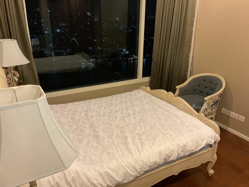 Menam Residences, Bangkok