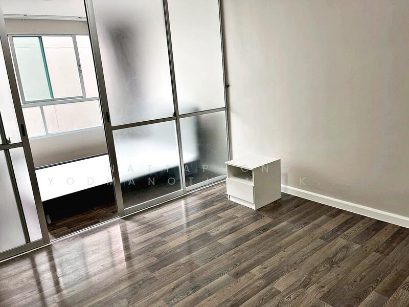 dBURA Pran Nok, Bangkok