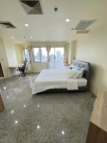 Witthayu Complex, Bangkok