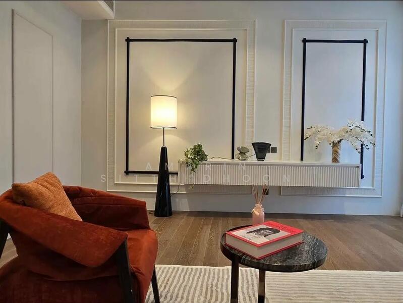 Muniq Langsuan, Bangkok