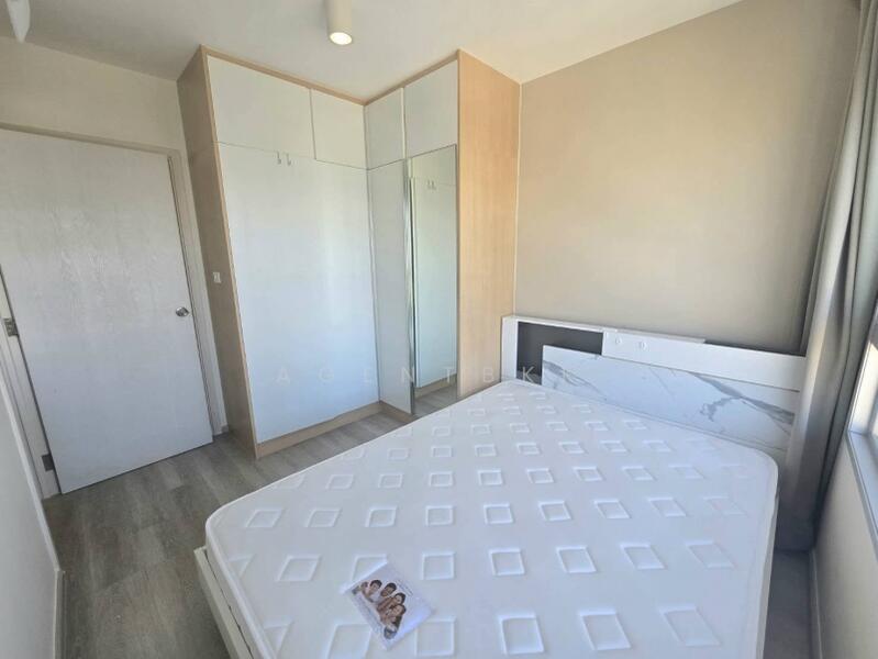 Elio Sathorn-Wutthakat, Bangkok