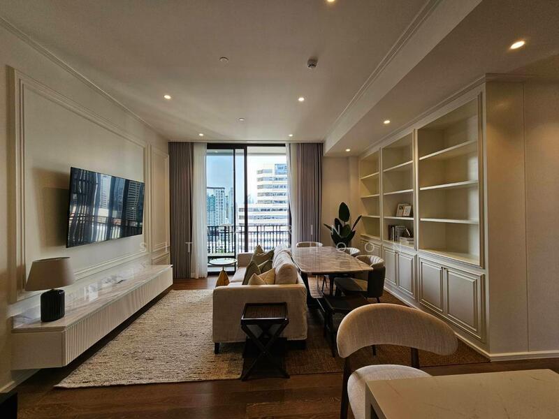 Muniq Langsuan, Bangkok