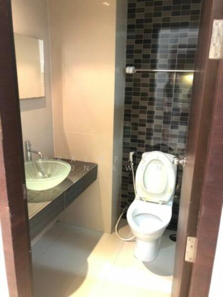 J.W. Boulevard Srivara, Bangkok