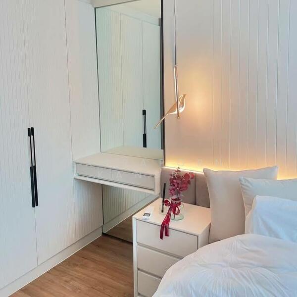 The Kris Ratchada 17, Bangkok