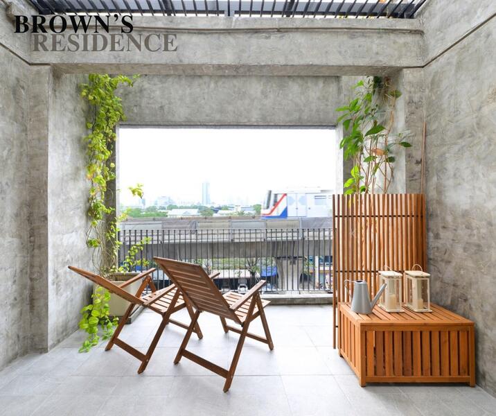 Brown's Residence - Photo 5