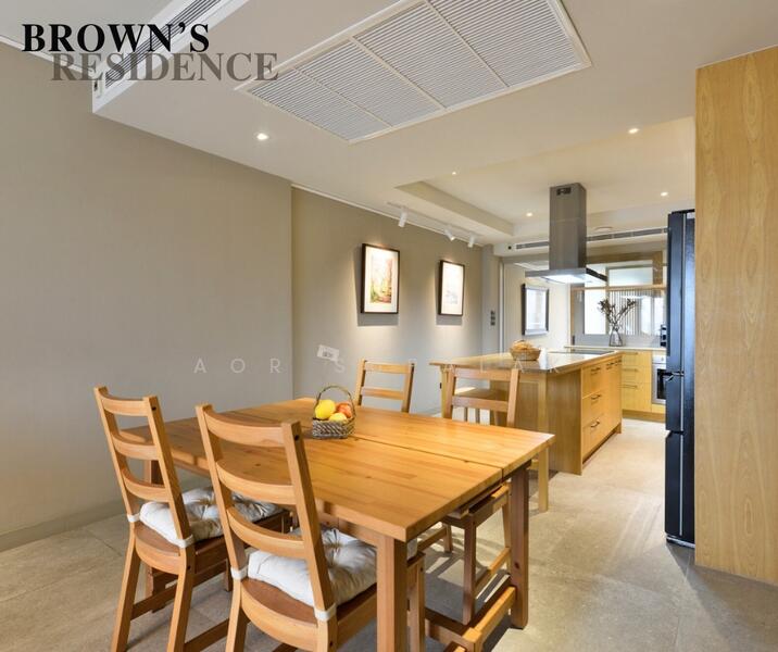 Brown's Residence - Photo 3