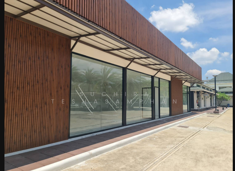 Premier Place - Photo 1