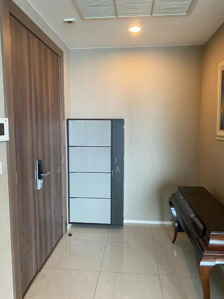 Menam Residences, Bangkok