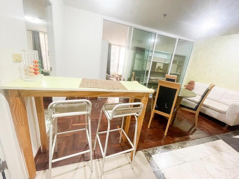 Asoke Place, Bangkok